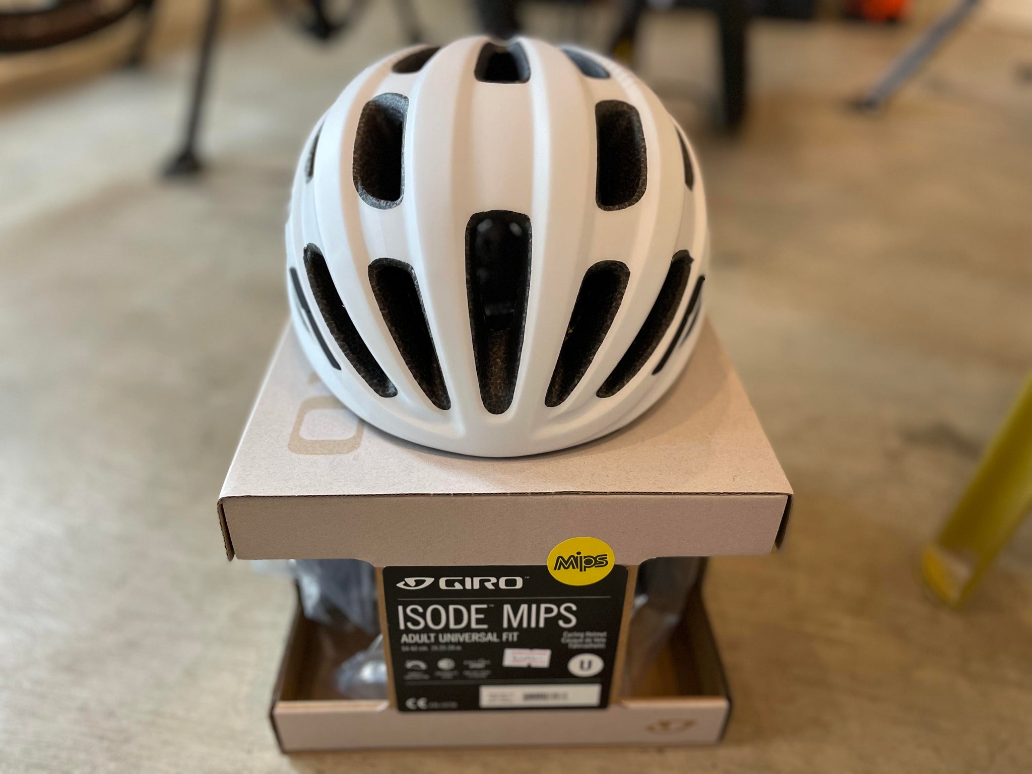 Giro adult isode mips bike outlet helmet